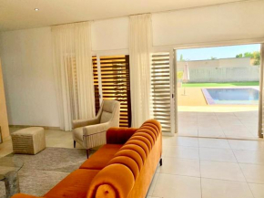 Spacious, luxurious and bright 3 bedrooms house with swimming pool